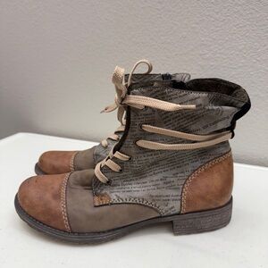 Rieker Payton 22 Ankle Boots Size 9 Newspaper Print Side Zip Unique